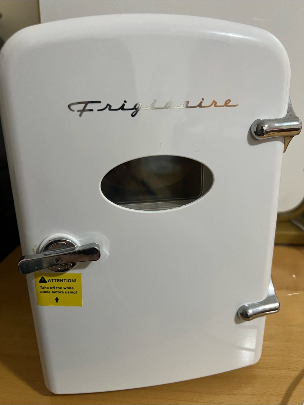 Frigidaire White Mini Makeup Organizer Cooler